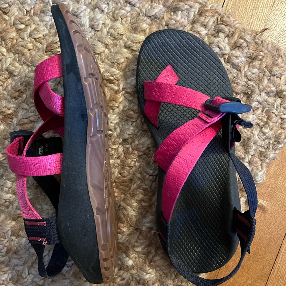 Women’s Chaco Z / 2 Classic Thick Strap. Toe Loop.